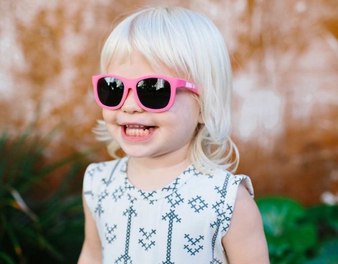 Okulary przeciwsłoneczne z filtrem dla dzieci UV400 Babiators Think Pink