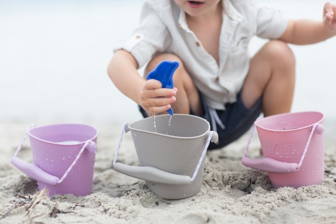 Składane wiaderko do wody i piasku Scrunch Bucket - Błękitny