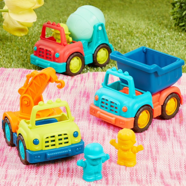 Zestaw trzech małych autek budowlanych z kierowcą Wonder Wheels B. Toys