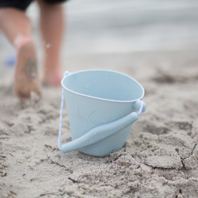 Składane wiaderko do wody i piasku Scrunch Bucket - Błękitny