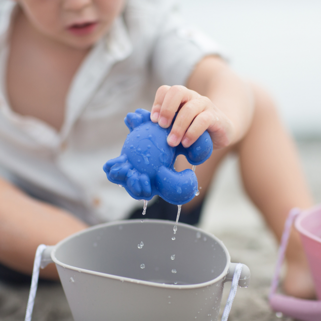 Składane wiaderko do wody i piasku Scrunch Bucket - Szary