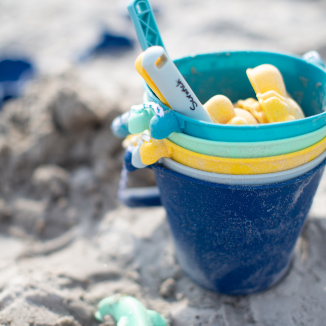 Składane wiaderko do wody i piasku Scrunch Bucket - Granatowy