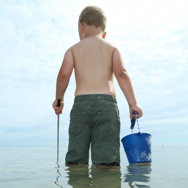 Składane wiaderko do wody i piasku Scrunch Bucket - Granatowy