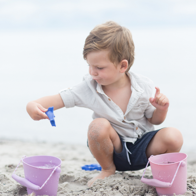 Składane wiaderko do wody i piasku Scrunch Bucket - Wiśniowy