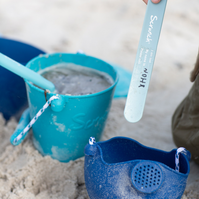 Składane wiaderko do wody i piasku Scrunch Bucket - Szałwiowy